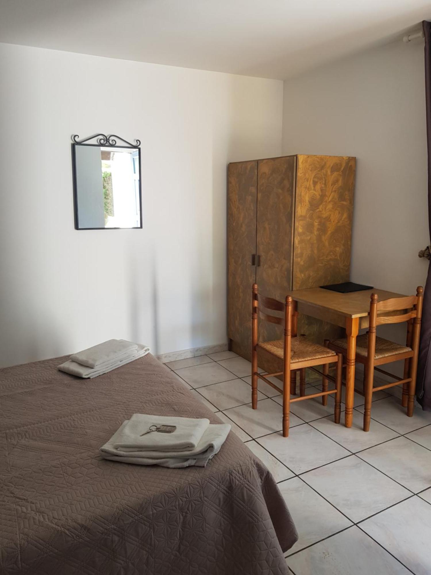Le Mas de Mon Pere Saintes-Maries-de-la-Mer Habitación foto
